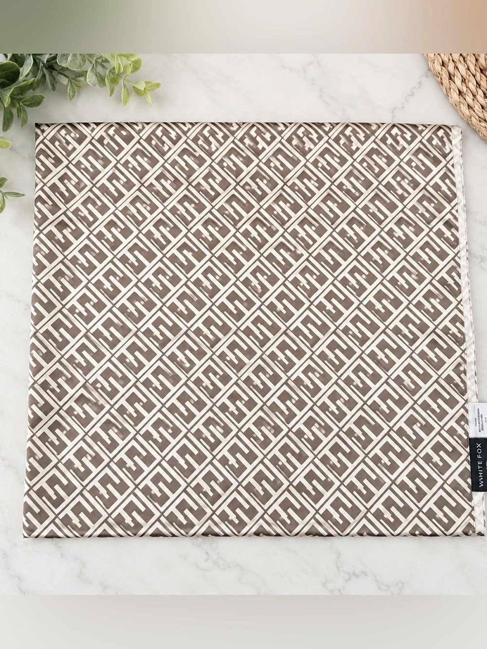 White Fox scarf a